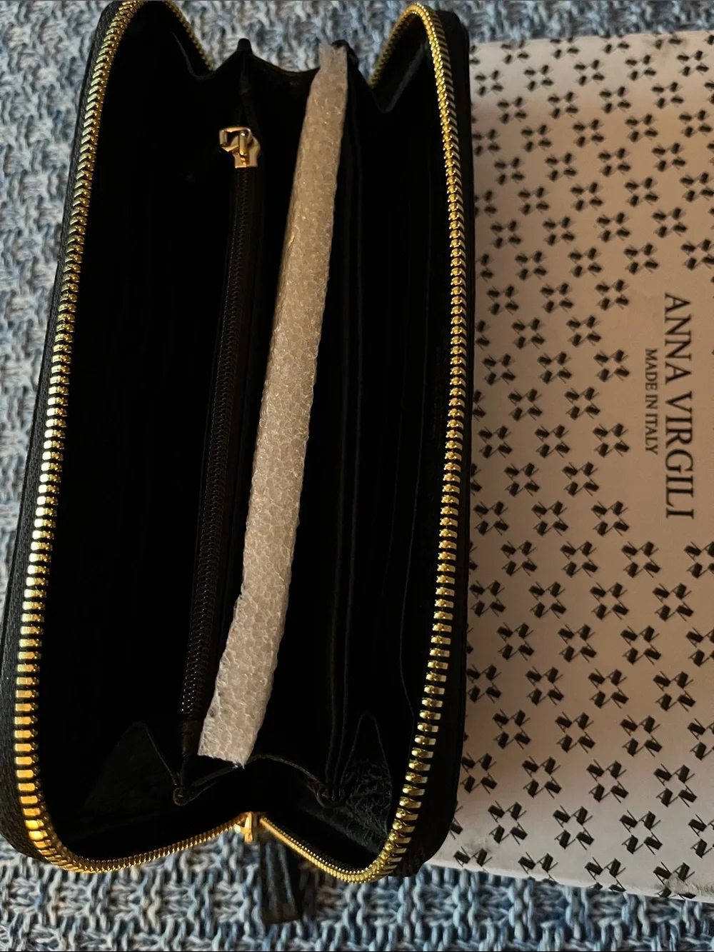 ANNA VIRGILI Black Pebbled Leather Zip Wallet NWT